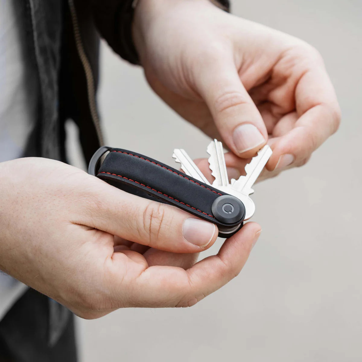 Key Organiser Crazy Horse - Obsidian Black with Red Stitching